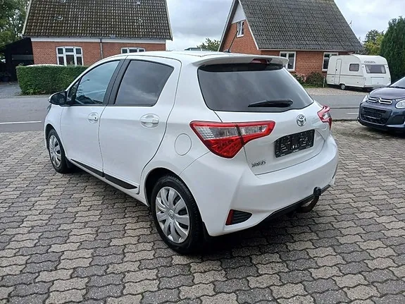 Toyota Yaris 2017 photo 5