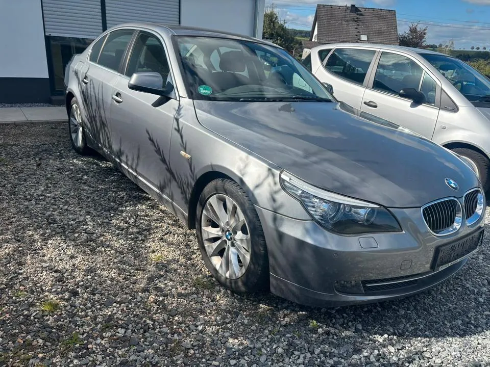 BMW 523I