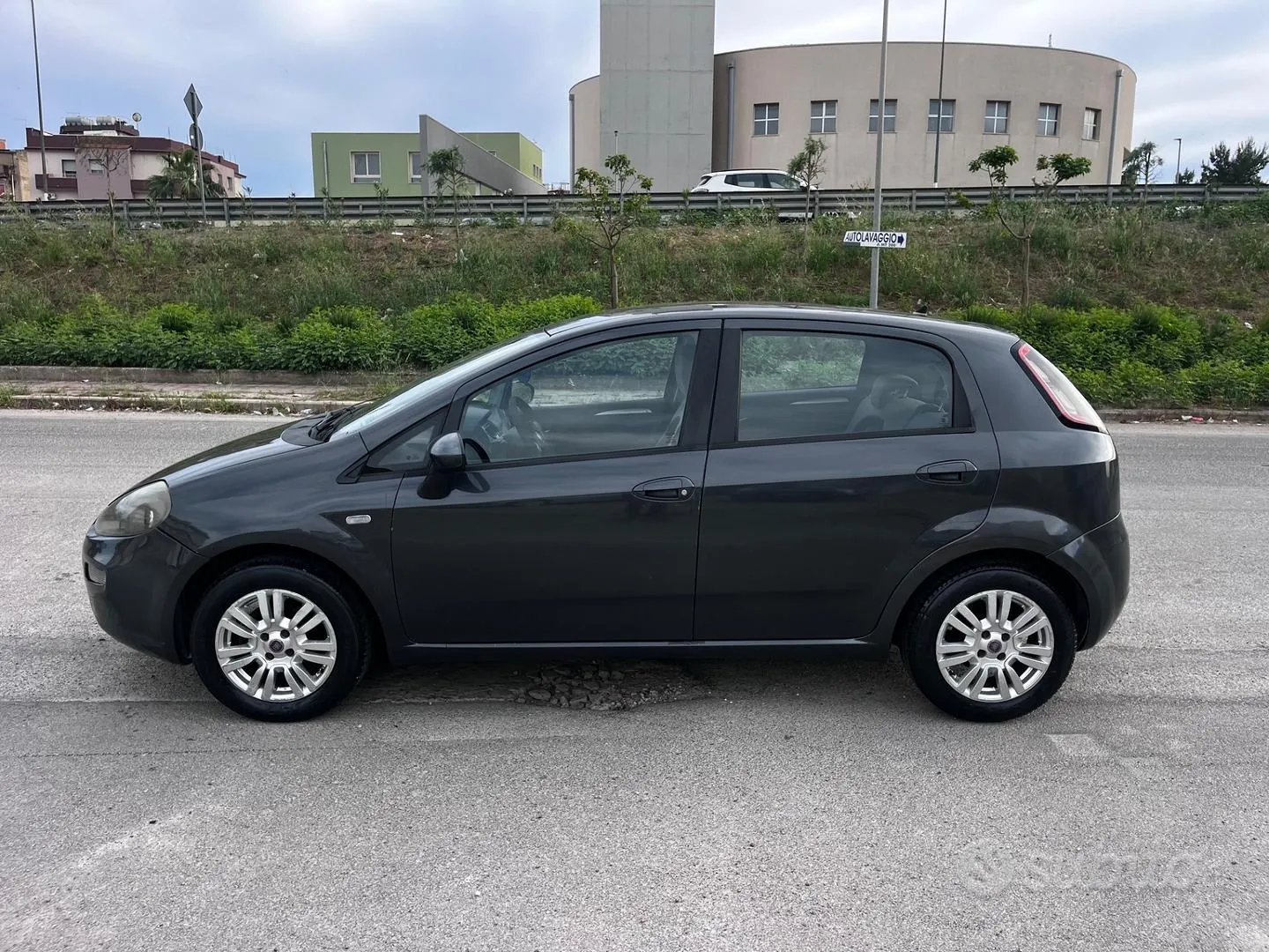 Fiat Grande Punto 2013 photo 2