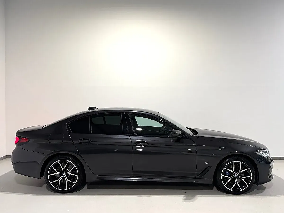 BMW 5 Series 2021 photo 2