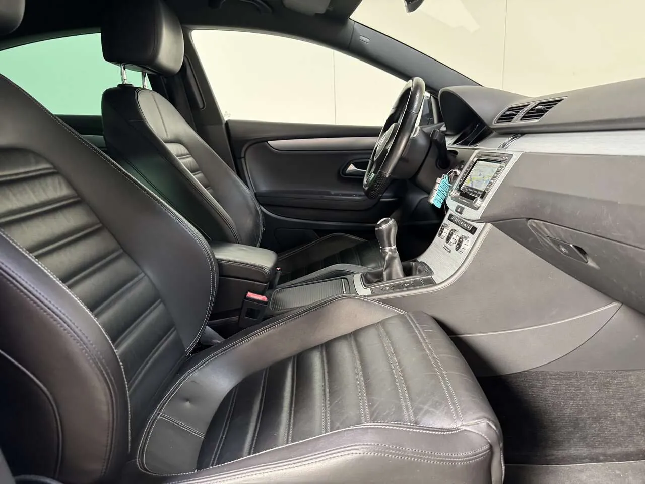Volkswagen Passat 2014 photo 2