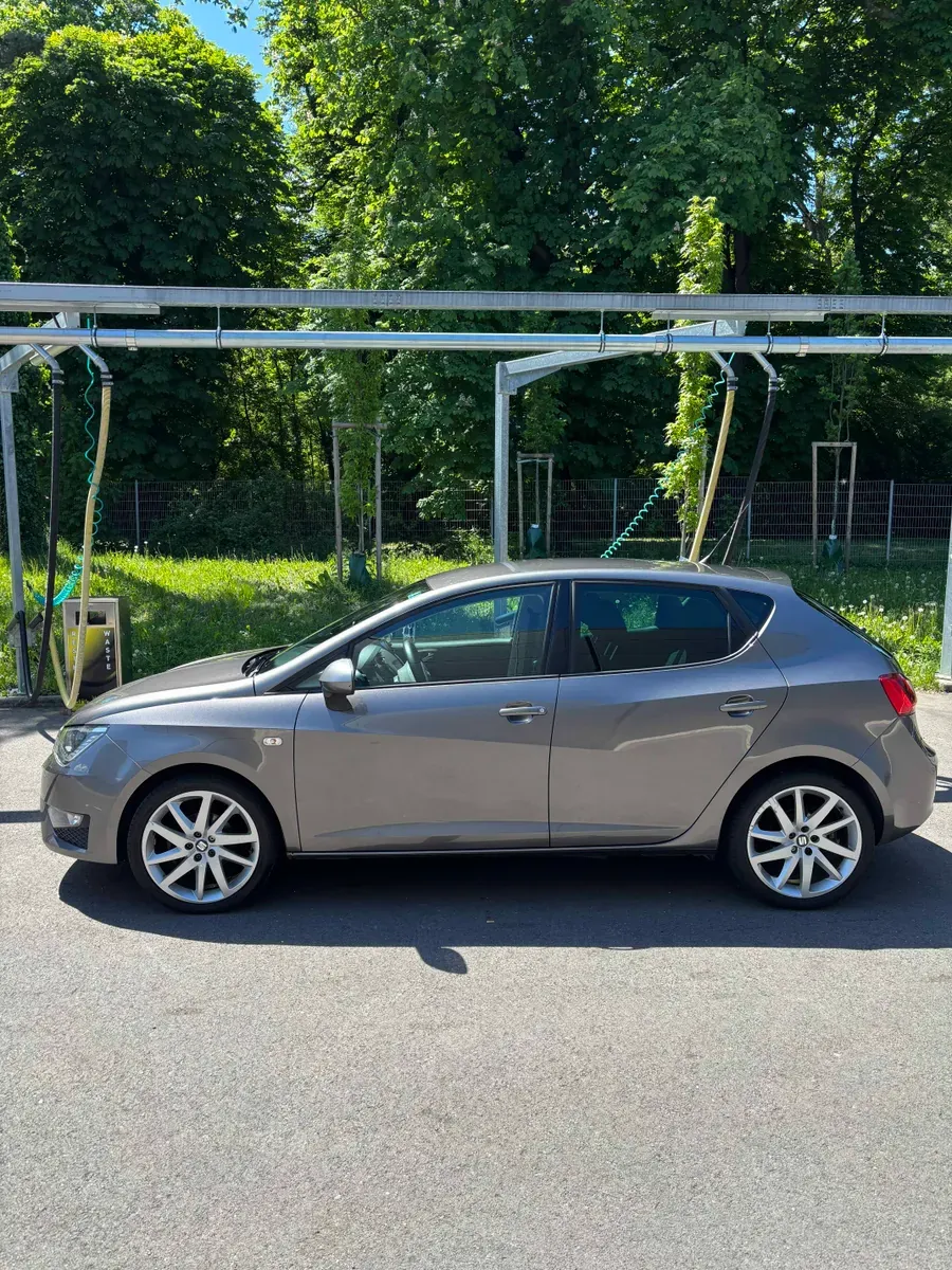 Seat Ibiza 2016 photo 2