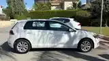 Volkswagen Golf 2019 photo 4