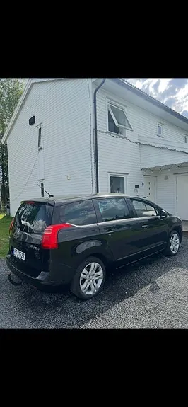 Peugeot 5008 2010 photo 2