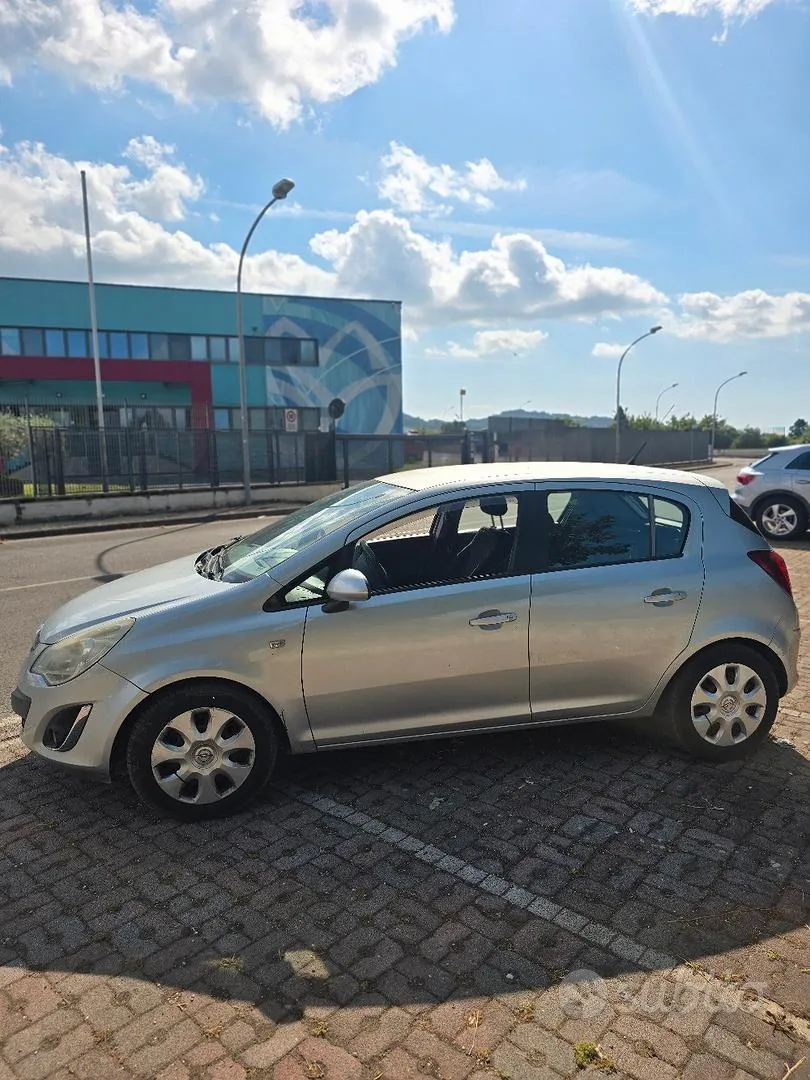 Opel Corsa 2013 photo 2