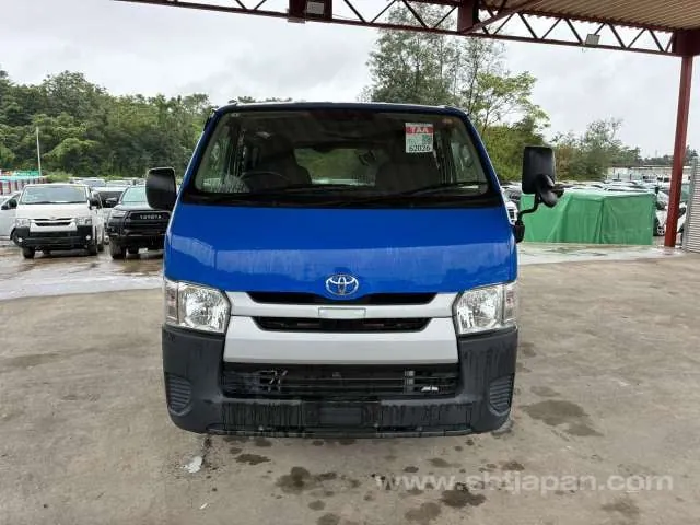 Toyota Hiace Van 2019 photo 5