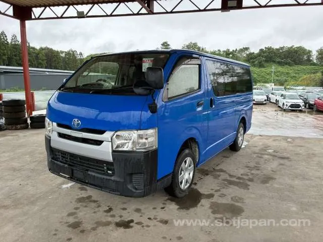 Toyota Hiace Van 2019 photo 2