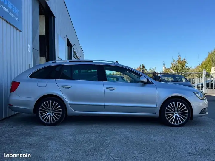 Skoda Superb 2014 photo 5