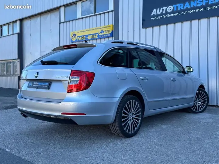 Skoda Superb 2014 photo 2