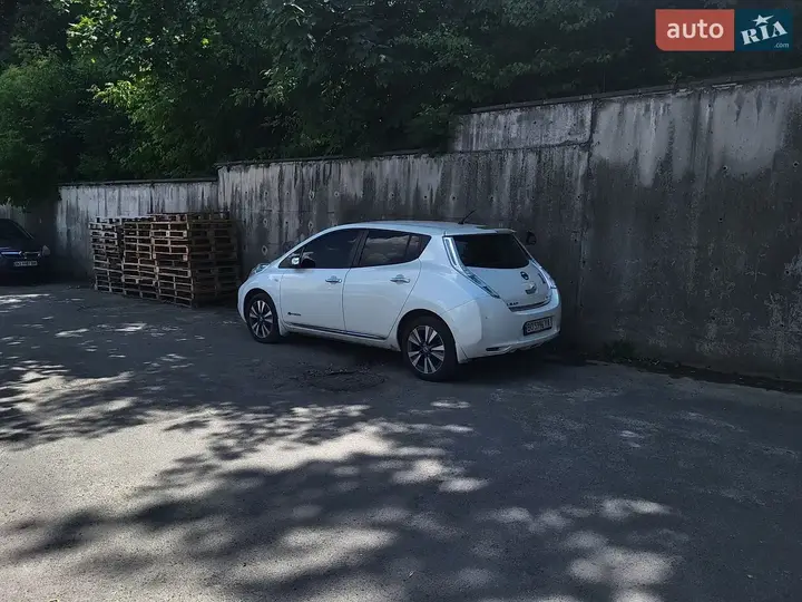 Nissan Leaf 2013 photo 3