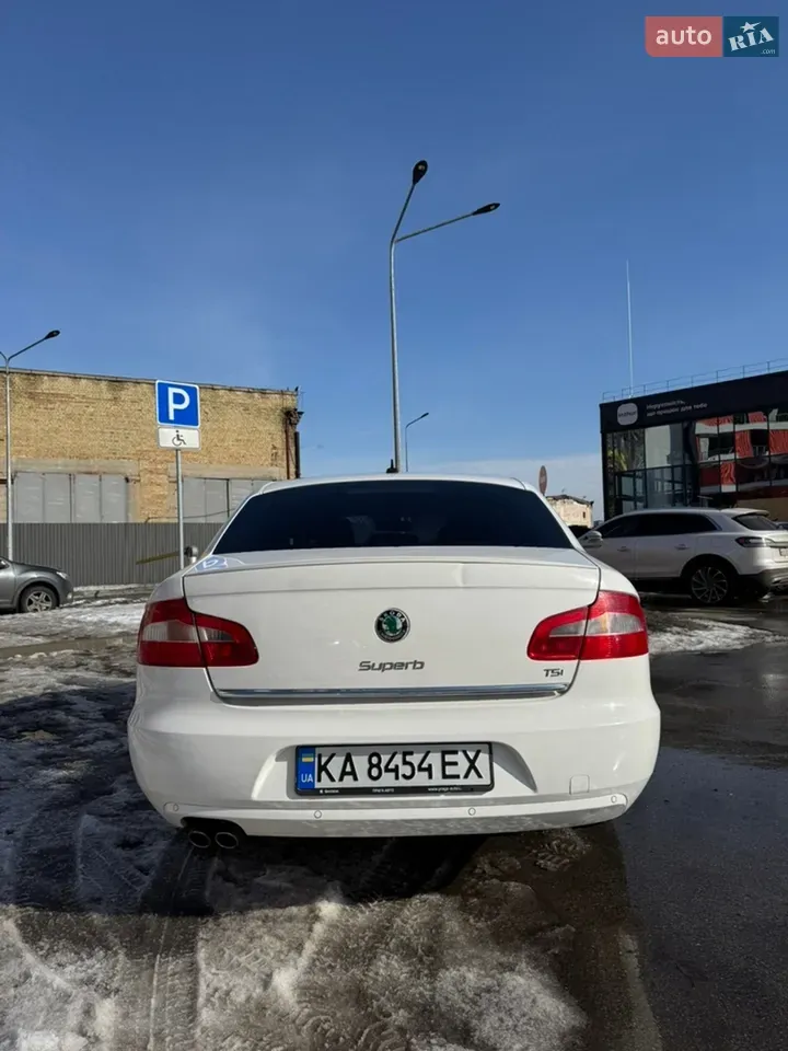 Skoda Superb 2010 photo 4