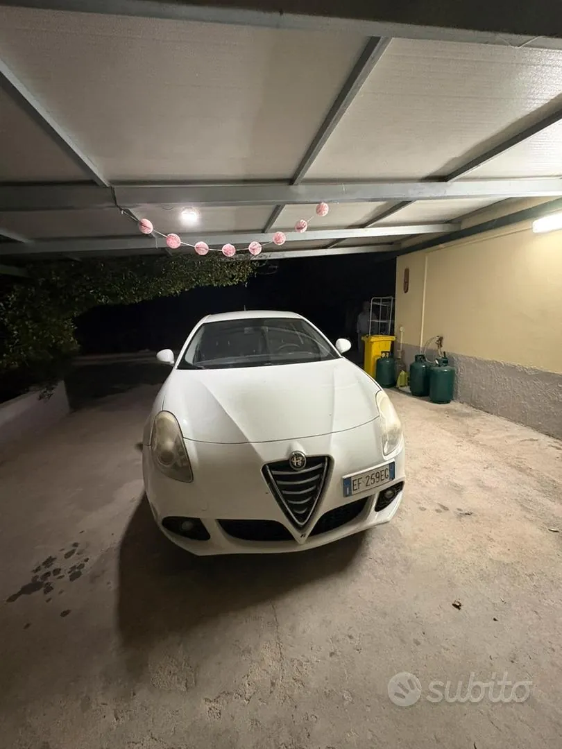 Alfa Romeo Giulietta 2011 photo 2