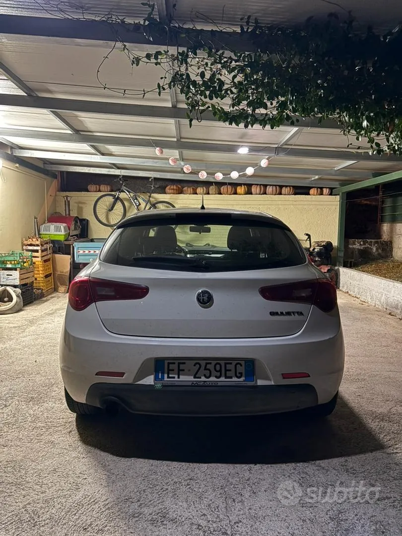 Alfa Romeo Giulietta 2011 photo 4