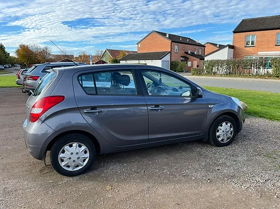 Hyundai I20 2011 photo 2