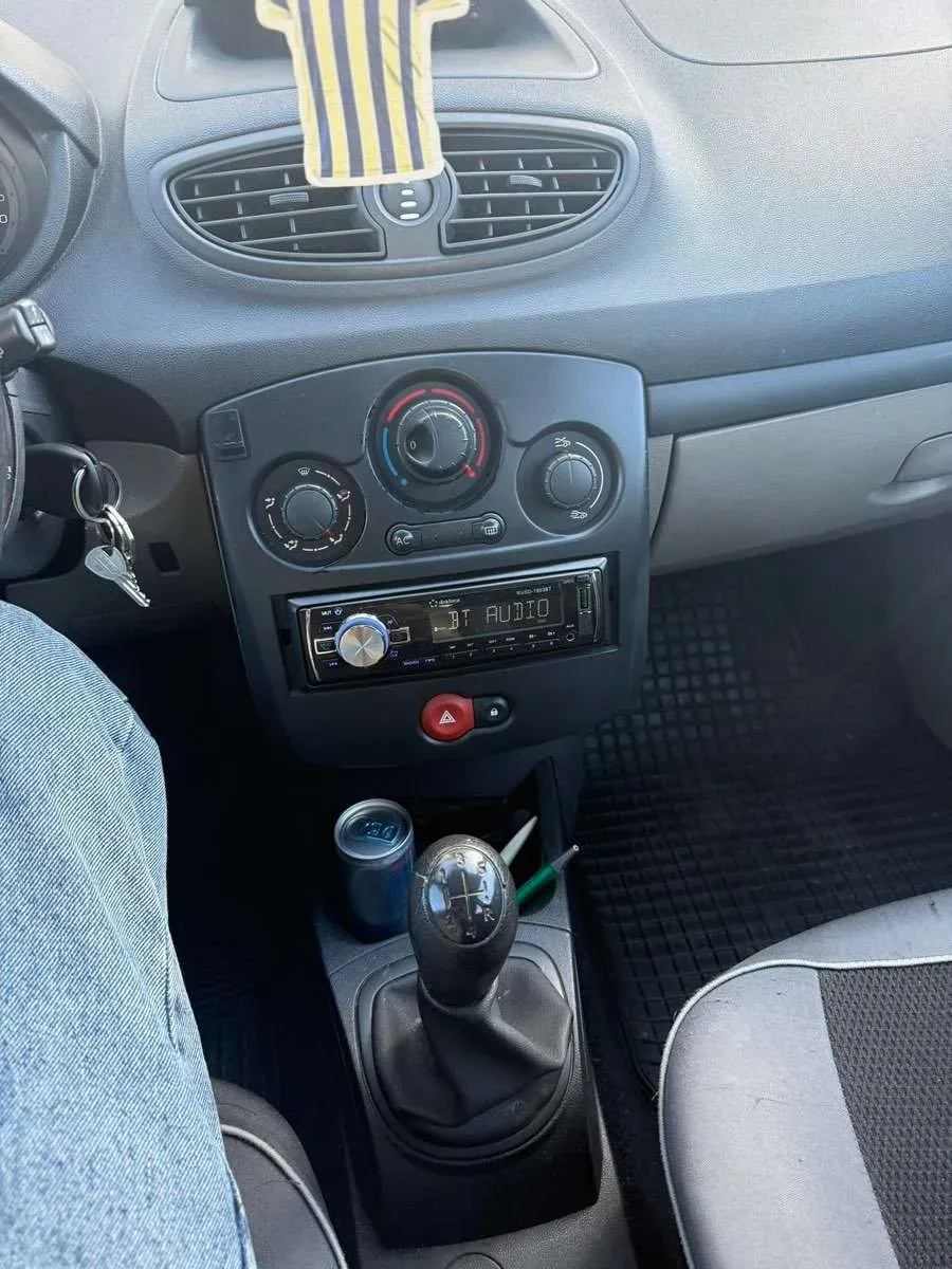 Renault Clio 2007 photo 2