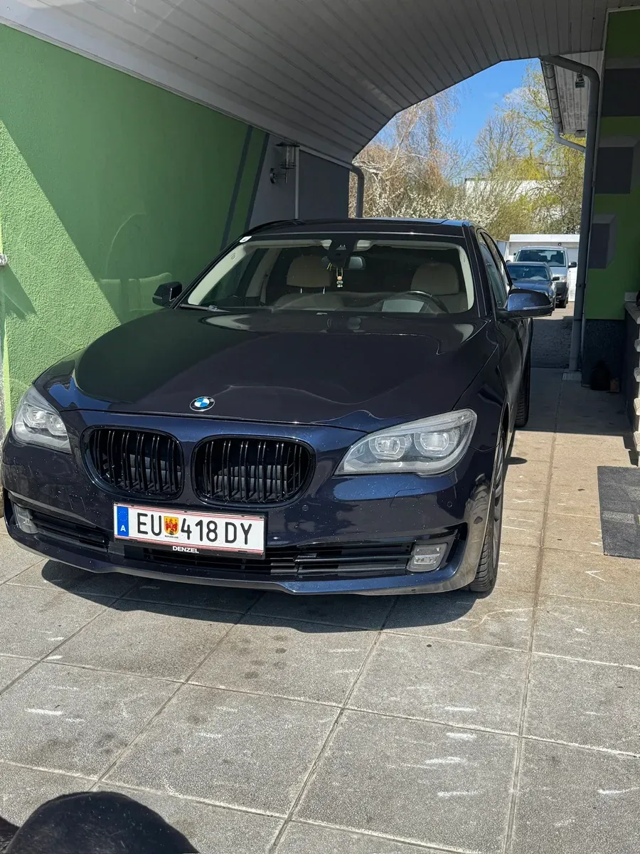 BMW 7 Series 2012 photo 3