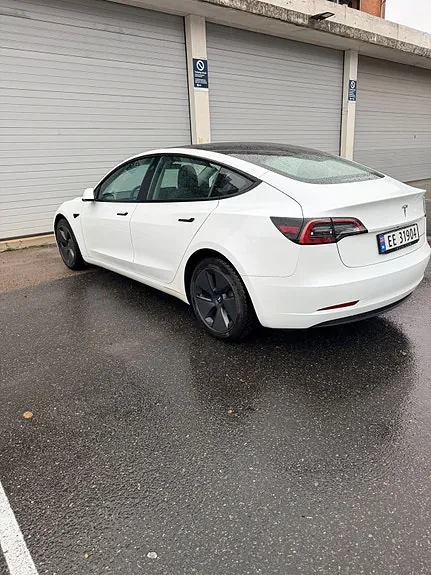 Tesla Model 3 2022 photo 2