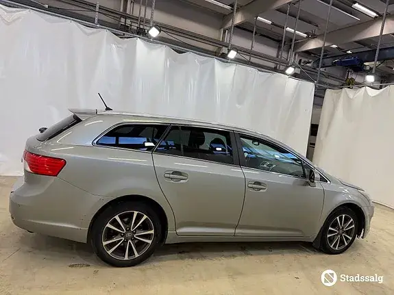 Toyota Avensis 2012 photo 4