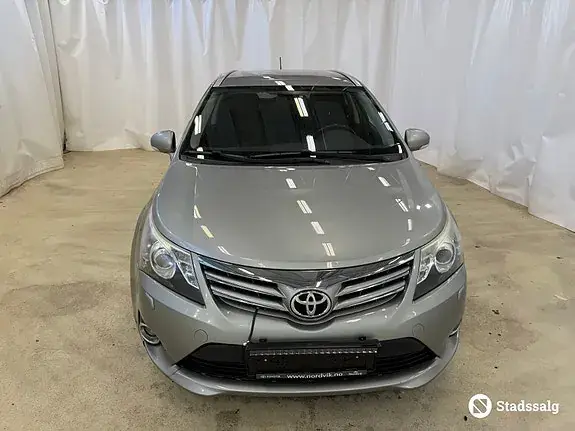 Toyota Avensis 2012 photo 2
