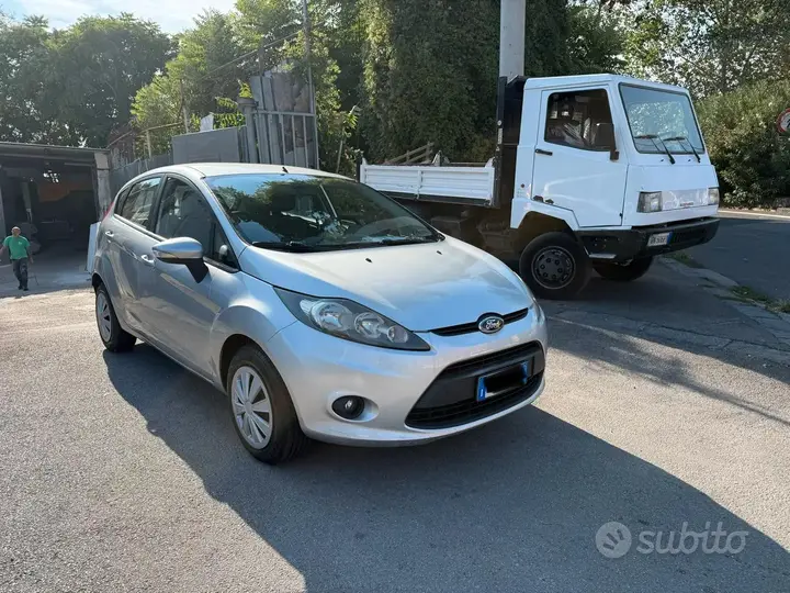 Ford Fiesta 2011 photo 3