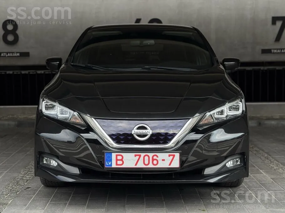 Nissan Leaf 2021 photo 2