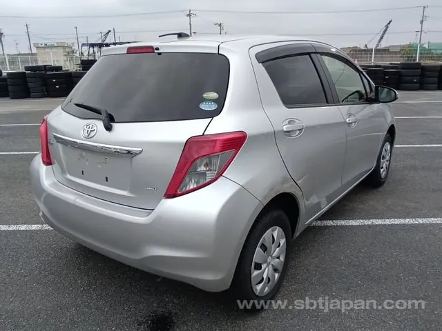 Toyota Vitz F 2012 photo 4