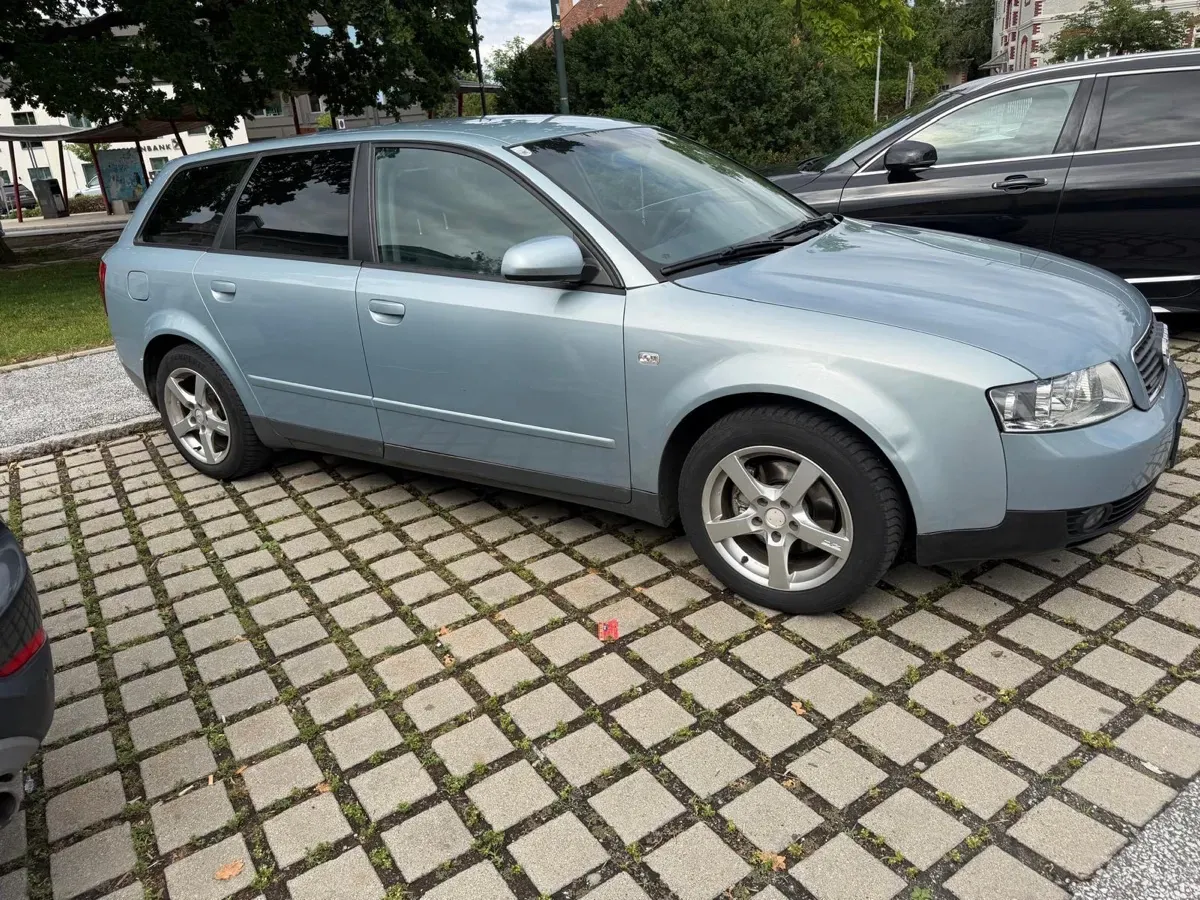 Audi A4 2004 photo 2