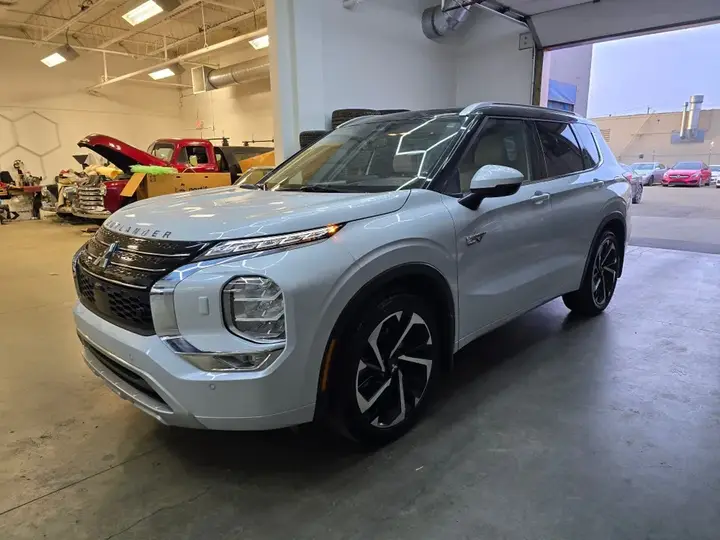 Mitsubishi Outlander 2025 photo 2