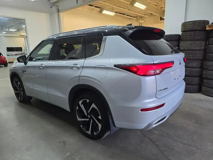 Mitsubishi Outlander 2025 photo 3