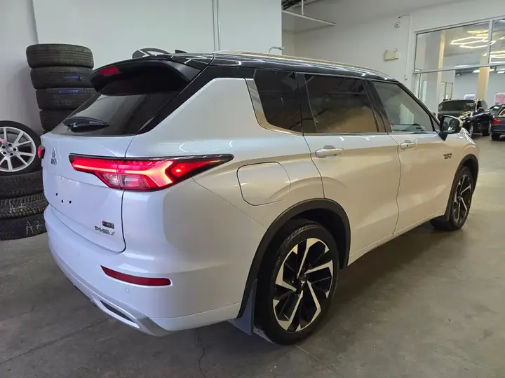 Mitsubishi Outlander 2025 photo 4