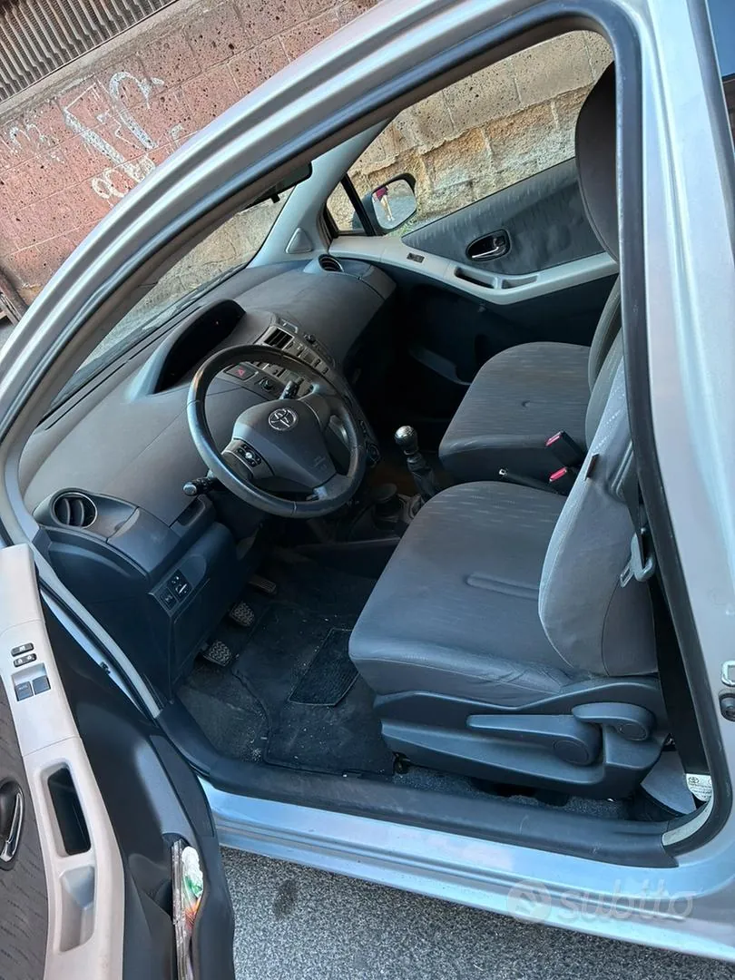 Toyota Yaris 2009 photo 3