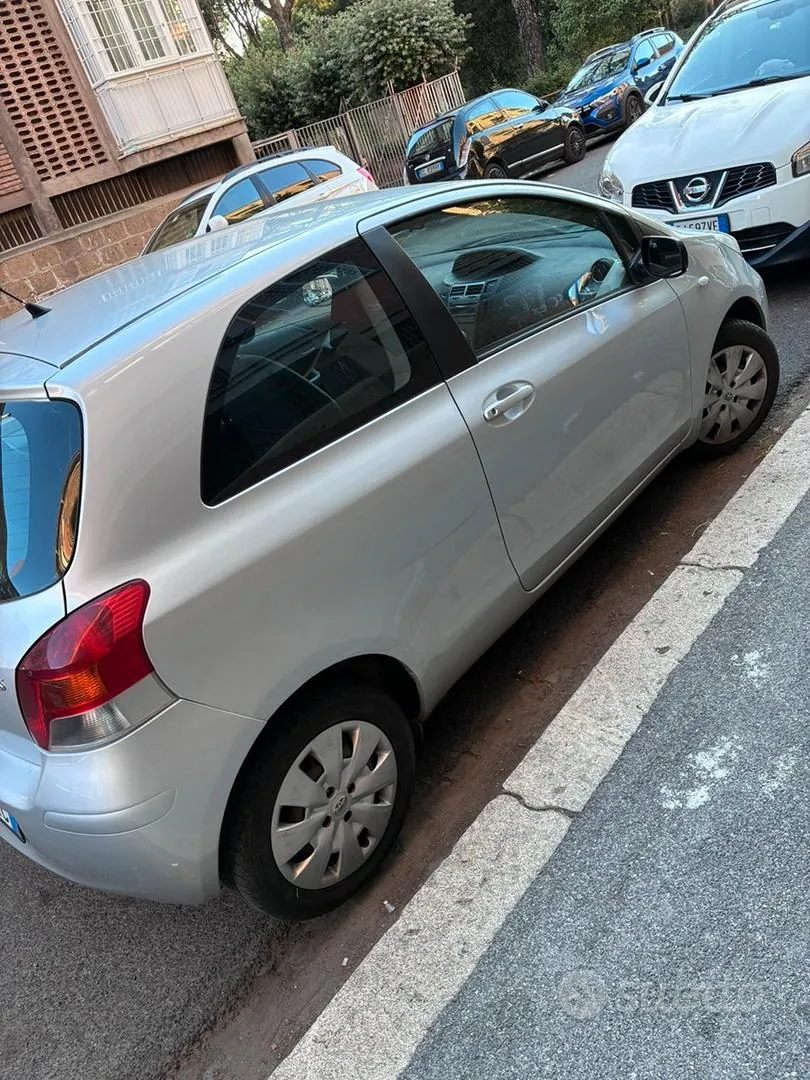 Toyota Yaris 2009 photo 2