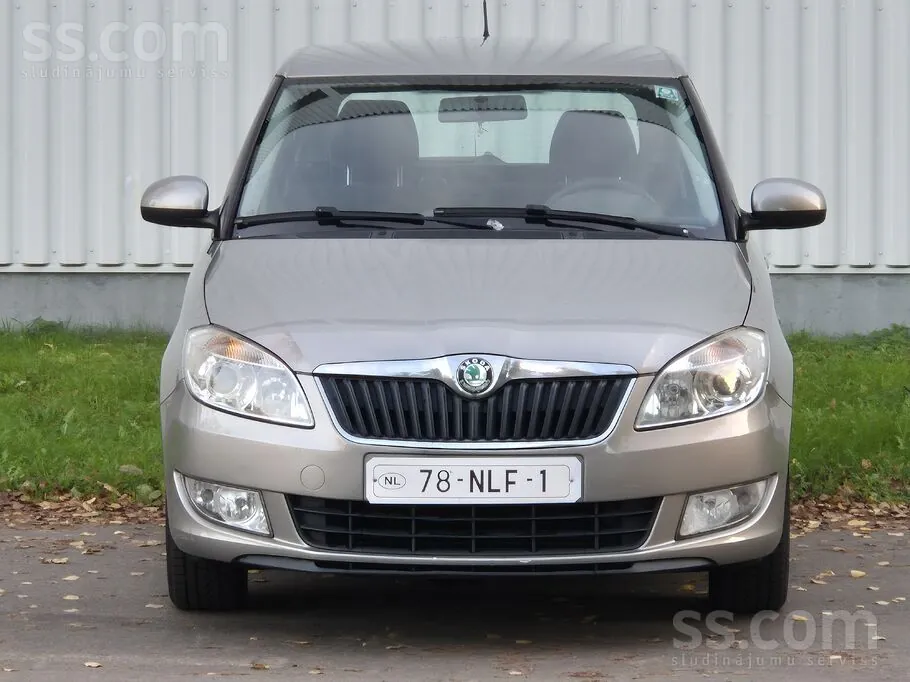 Skoda Fabia 2010 photo 3