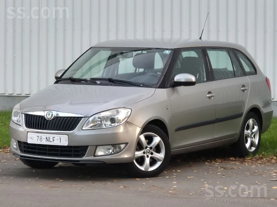 Skoda Fabia 2010 photo 4