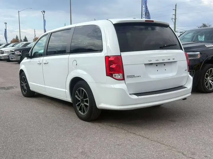 Dodge Grand Caravan 2018 photo 2