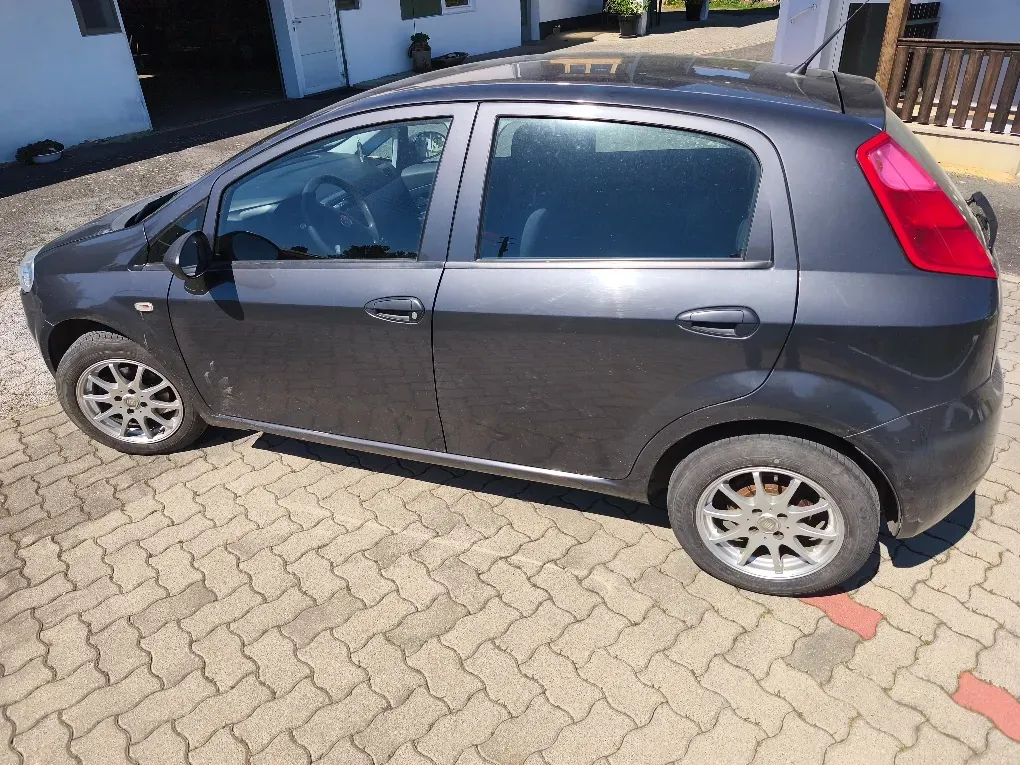 Fiat Punto 2011 photo 3