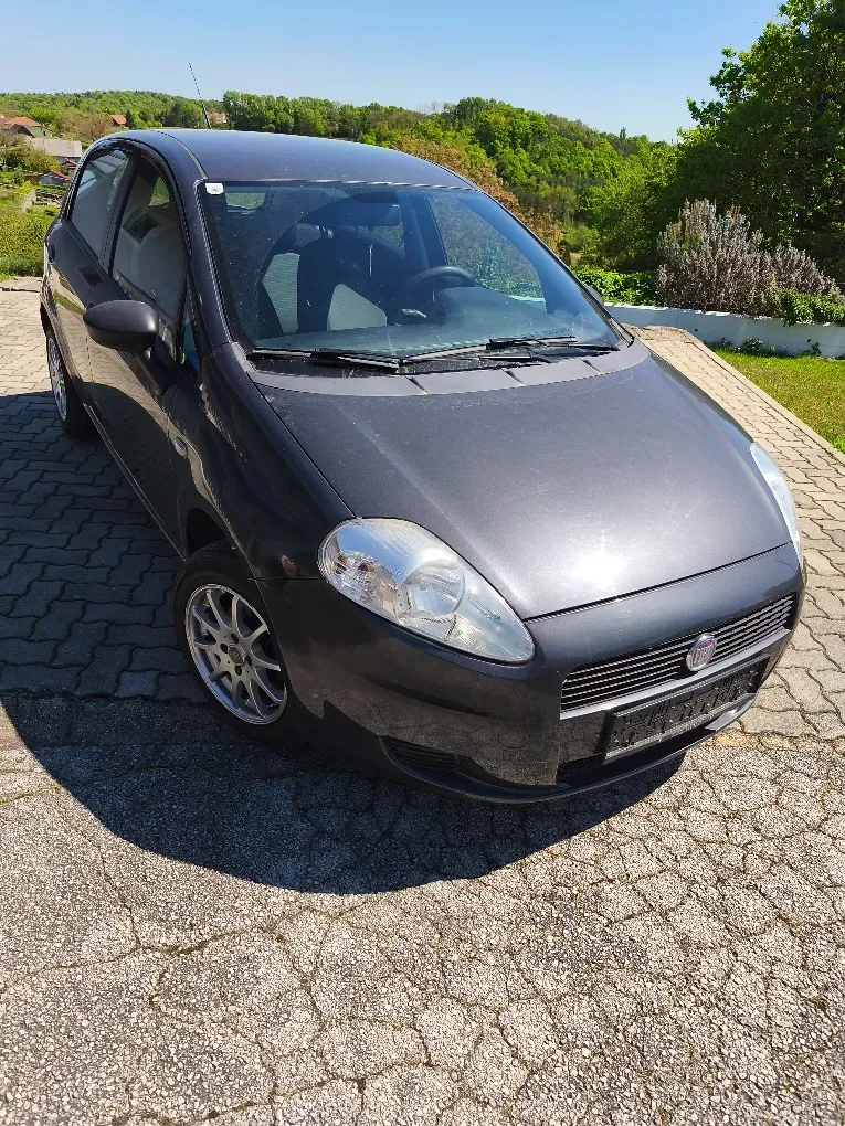 Fiat Punto 2011 photo 2