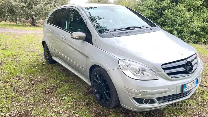 Mercedes-Benz B-Class 2010 photo 2