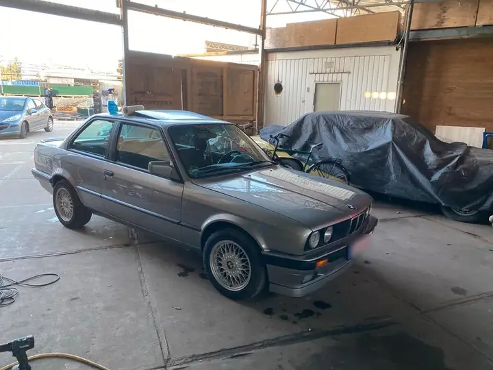 BMW E30