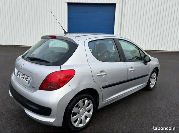 Peugeot 207 2007 photo 4