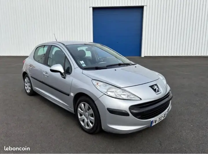 Peugeot 207 2007 photo 3