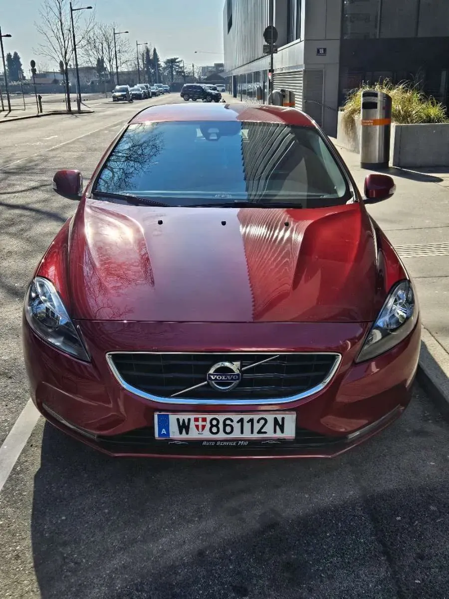 Volvo V40 2013 photo 2
