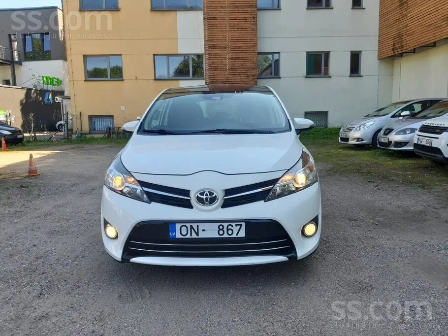 Toyota Verso 2017 photo 2