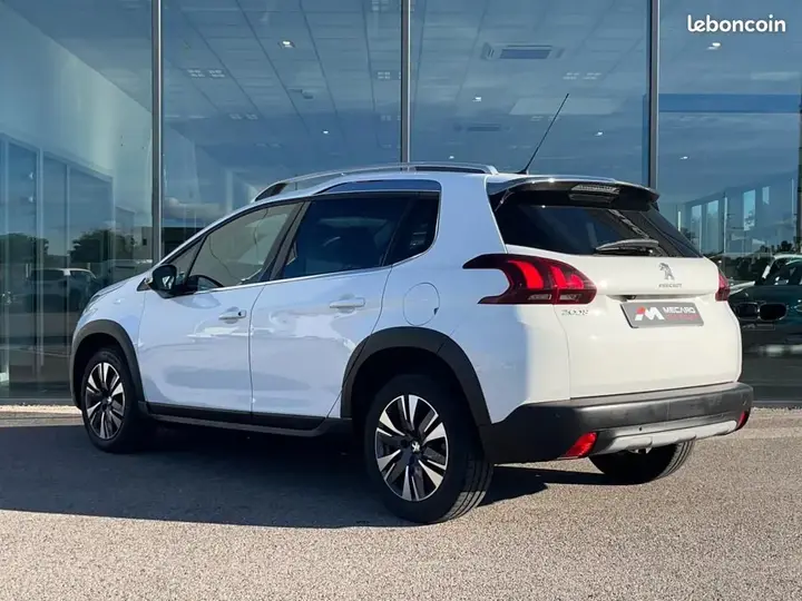 Peugeot 2008 2019 photo 3