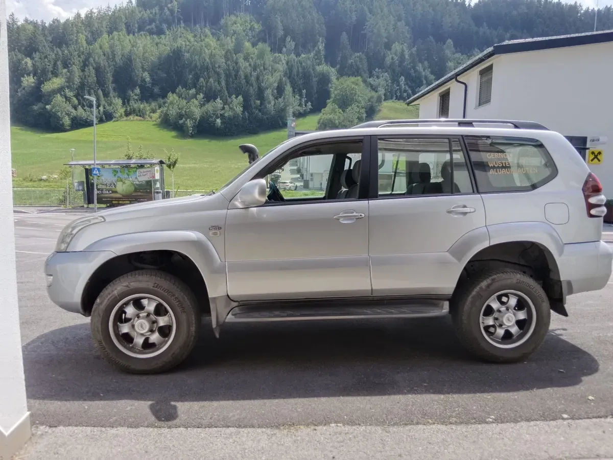 Toyota Land Cruiser 2008 photo 2