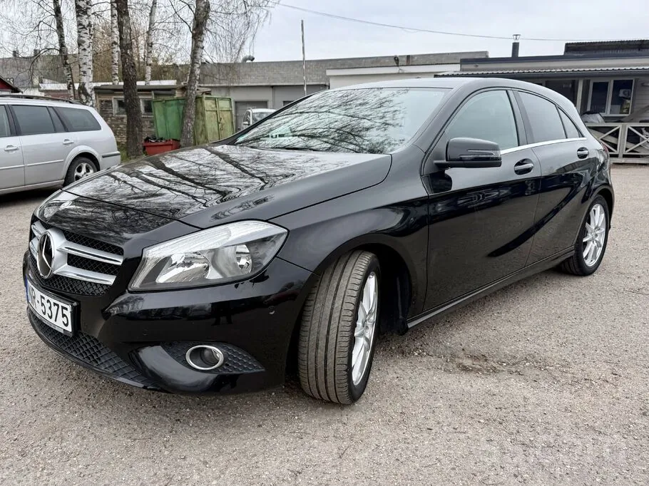 Mercedes-Benz A180 2015 photo 2