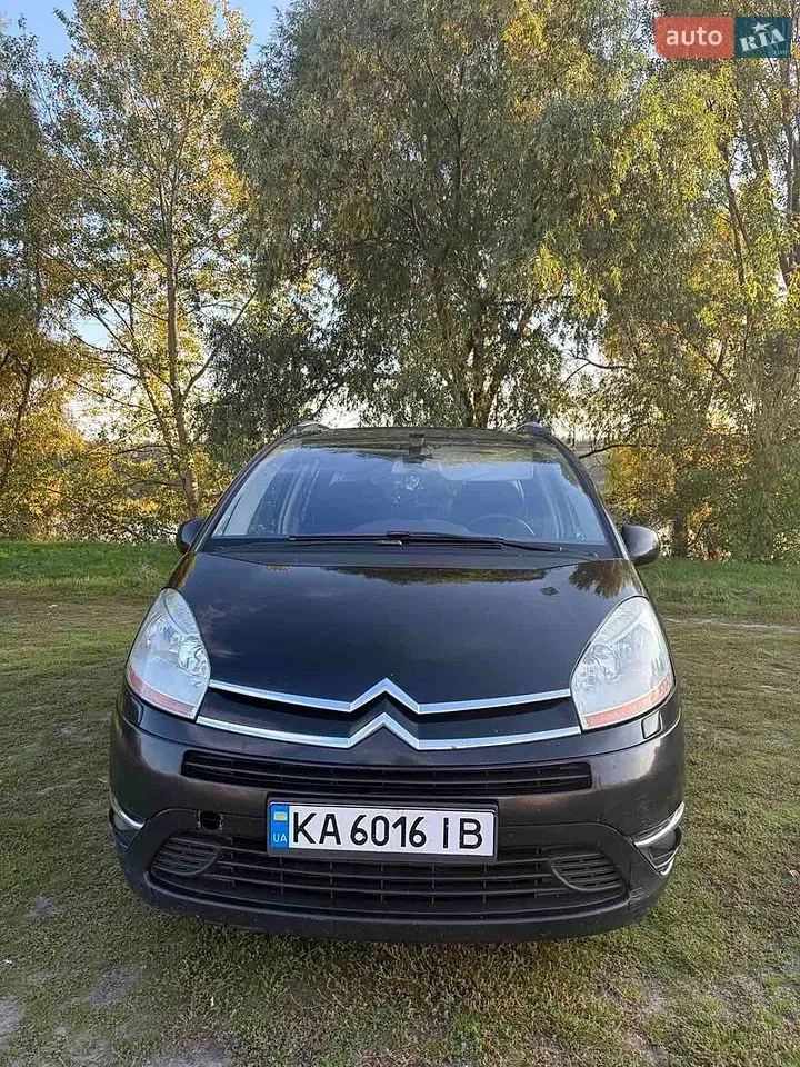 Citroen Grand C4 Picasso 2010 photo 2