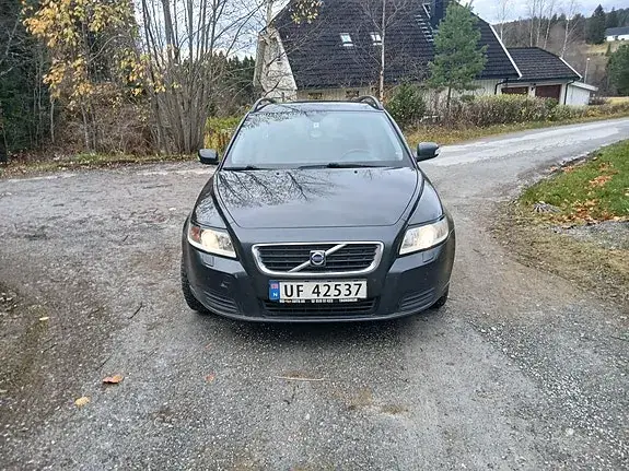 Volvo V50 2009 photo 2