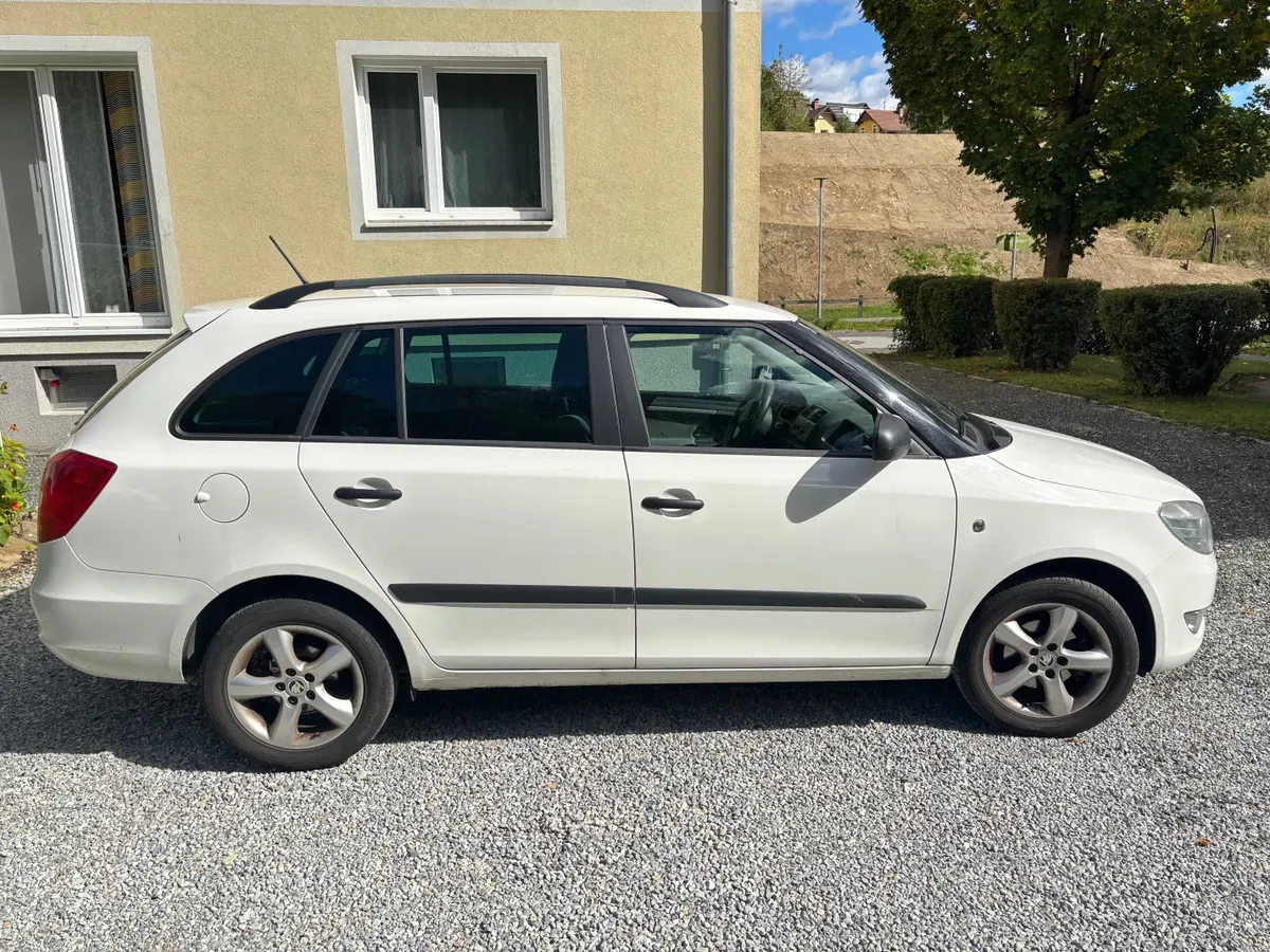 Skoda Fabia 2014 photo 3