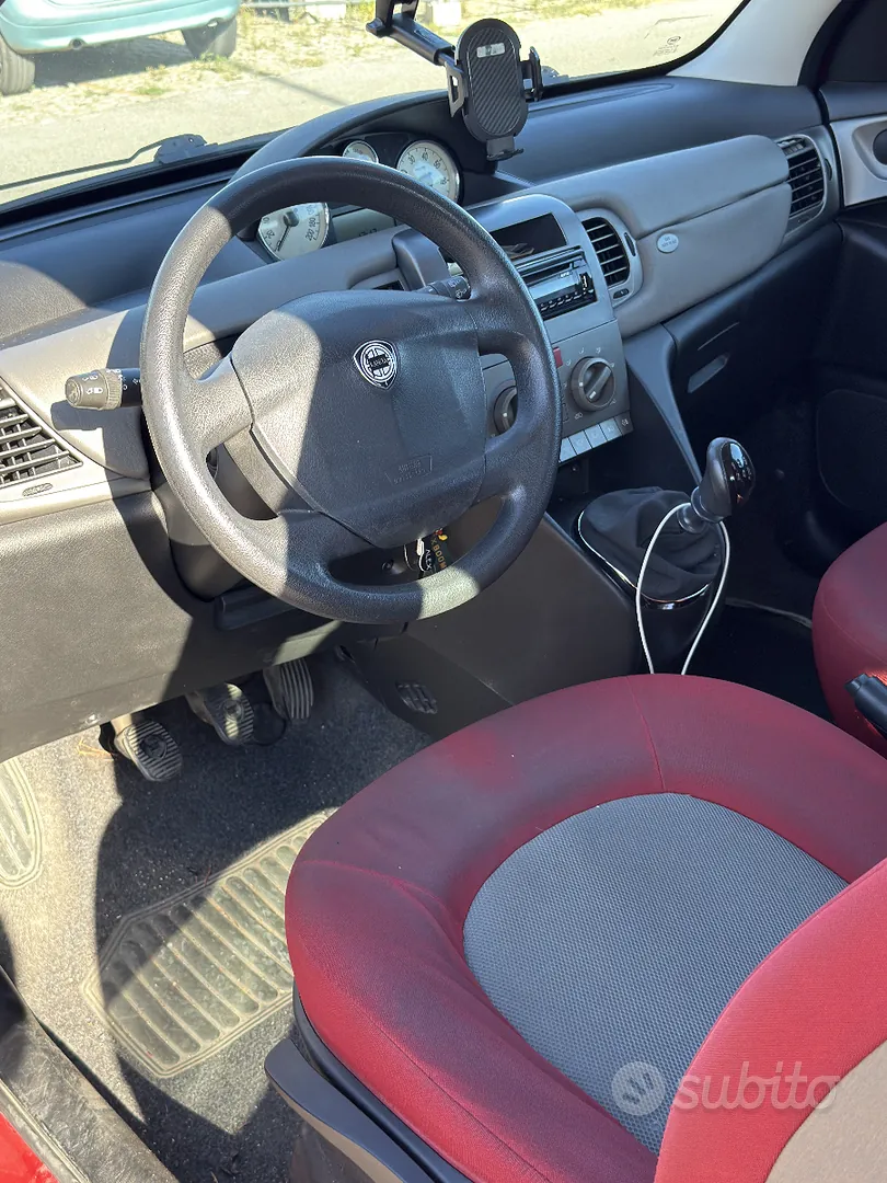 Lancia Ypsilon 2004 photo 2